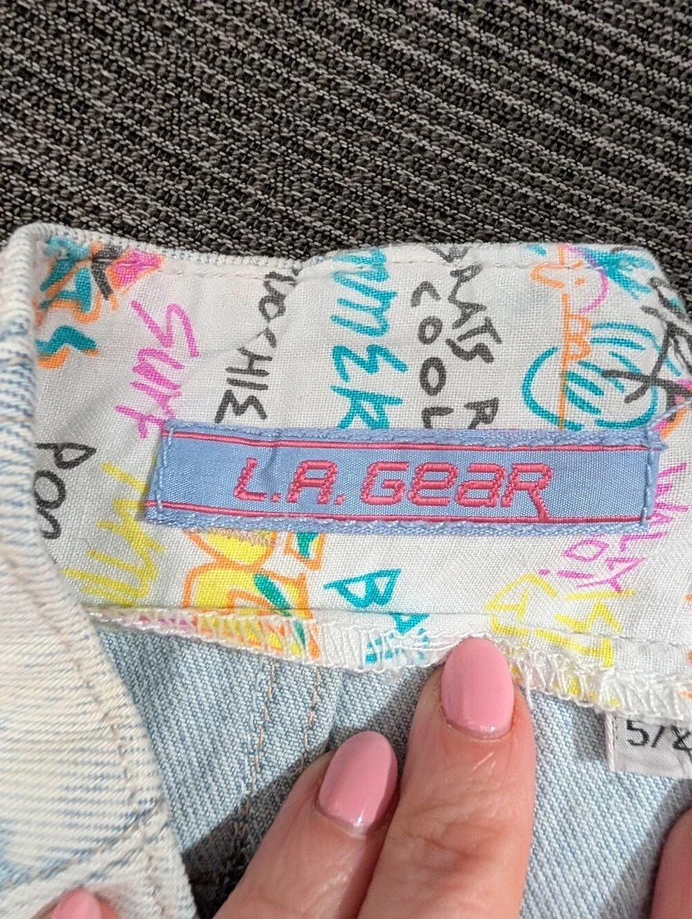 Vintage L.A. Gear High Rise Denim Shorts Graffiti Cuff Light Wash 6